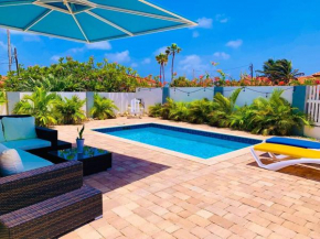 Close To Best Beaches! Gorgeous, House & Pool!